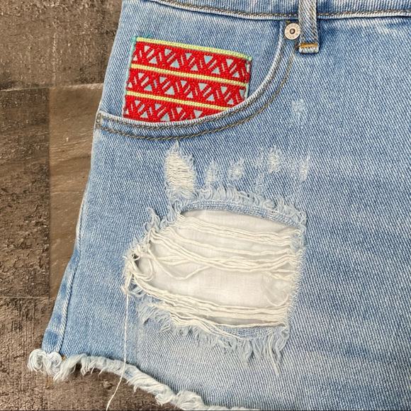 Kendall & Kylie Embroidered Jean Shorts Blue High Rise Cutoff Distressed Size 5 - Picture 3 of 10